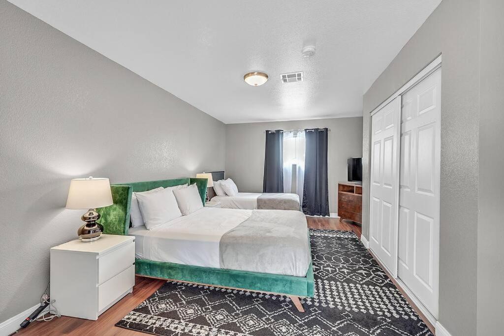 Grand Casa 7 Bdr/4 Ba 15 Beds Sleeps Up To 24 Pousada Las Vegas