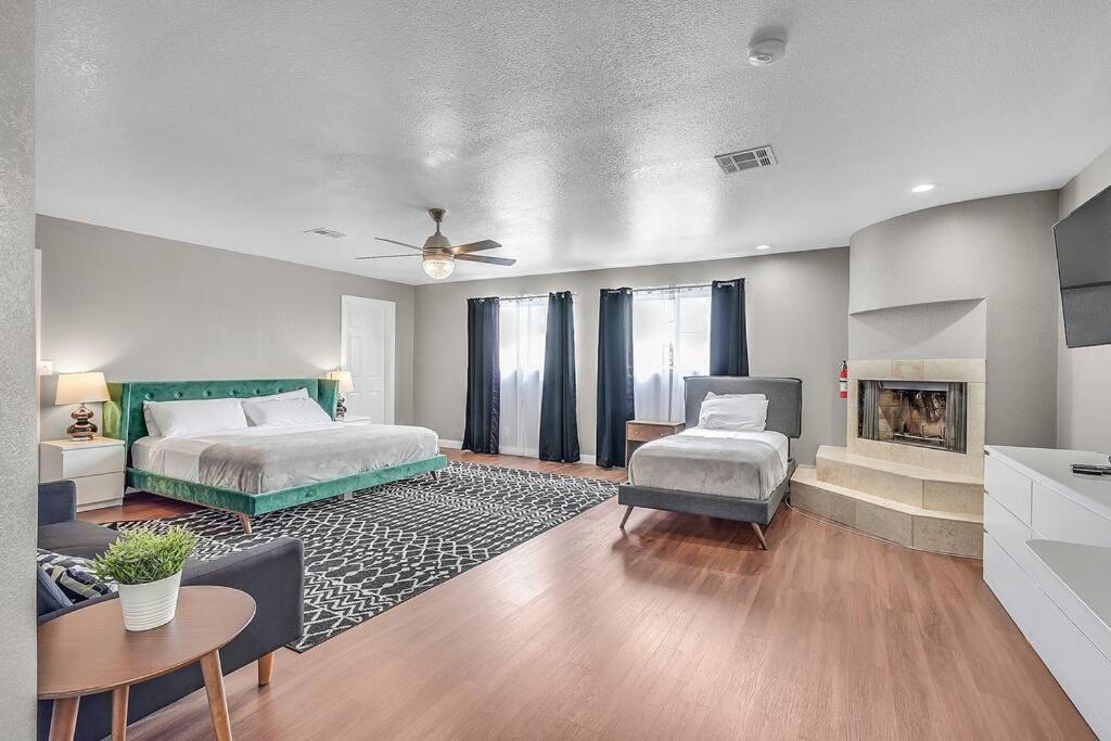 Pousada Grand Casa 7 Bdr/4 Ba 15 Beds Sleeps Up To 24 Las Vegas
